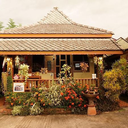 Huen Kham Kong Guesthouse Mae Sariang Exterior photo