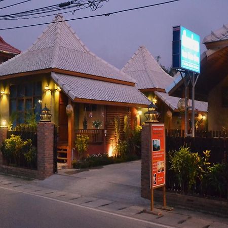 Huen Kham Kong Guesthouse Mae Sariang Exterior photo