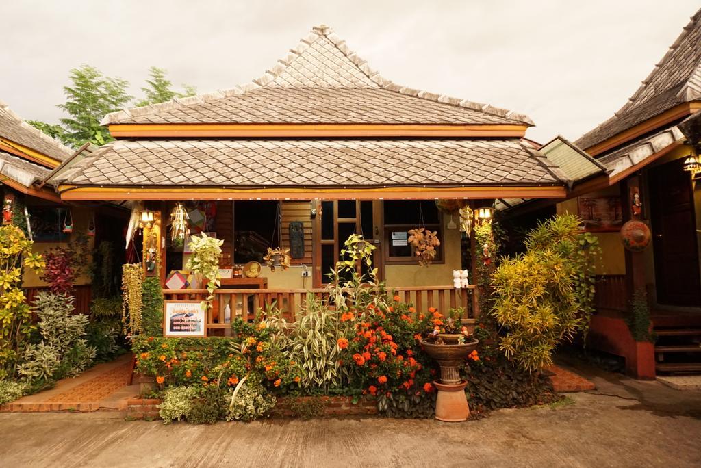 Huen Kham Kong Guesthouse Mae Sariang Exterior photo