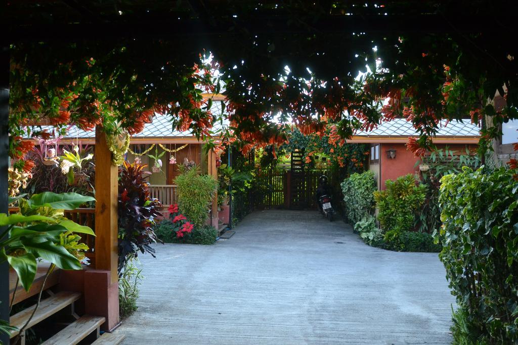 Huen Kham Kong Guesthouse Mae Sariang Exterior photo