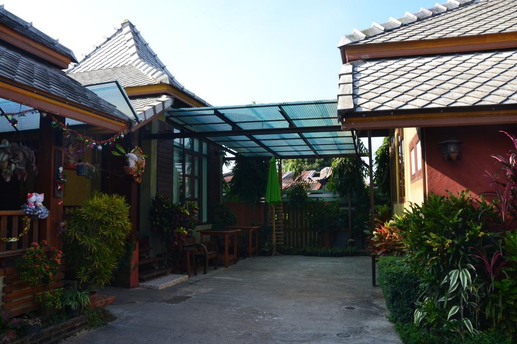 Huen Kham Kong Guesthouse Mae Sariang Exterior photo