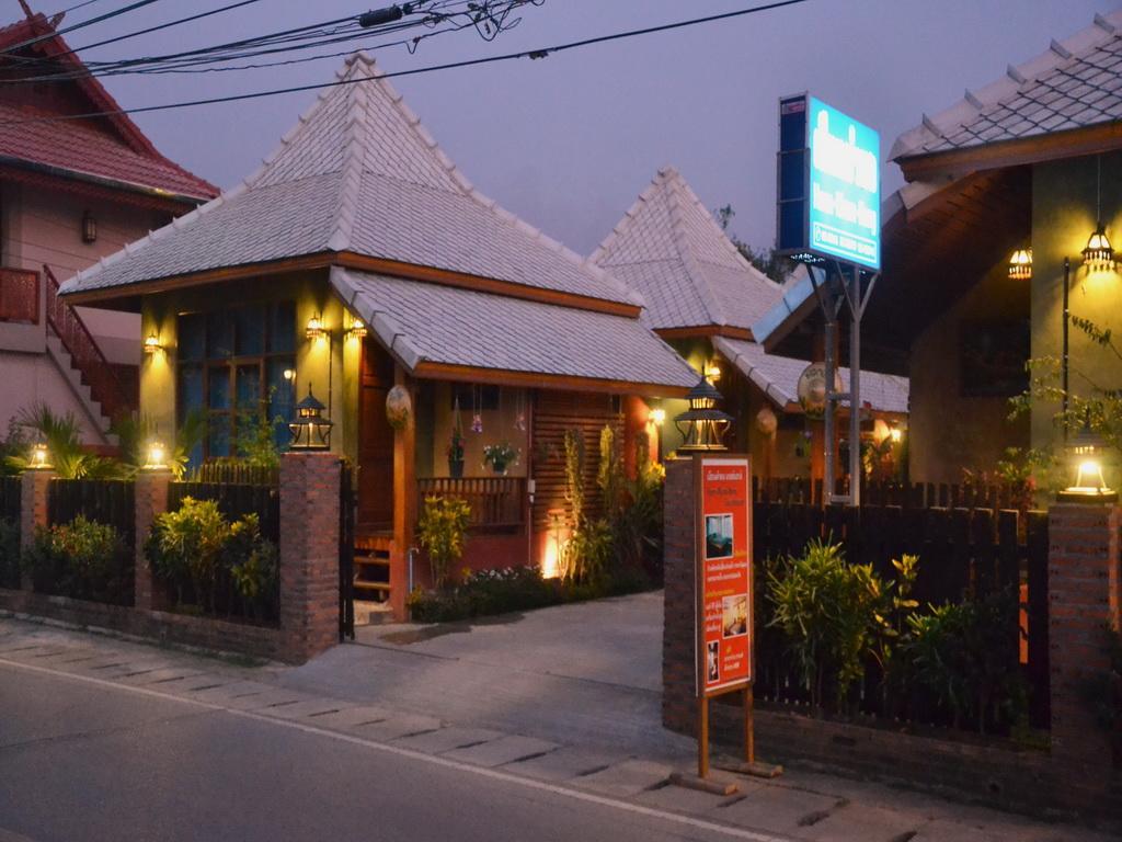 Huen Kham Kong Guesthouse Mae Sariang Exterior photo
