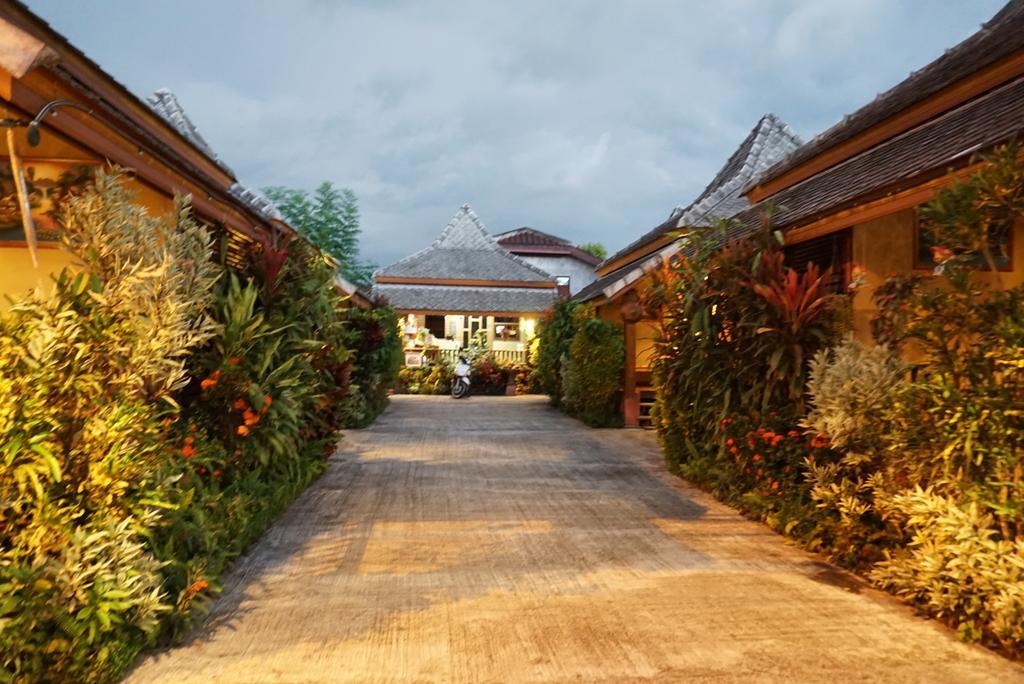 Huen Kham Kong Guesthouse Mae Sariang Exterior photo