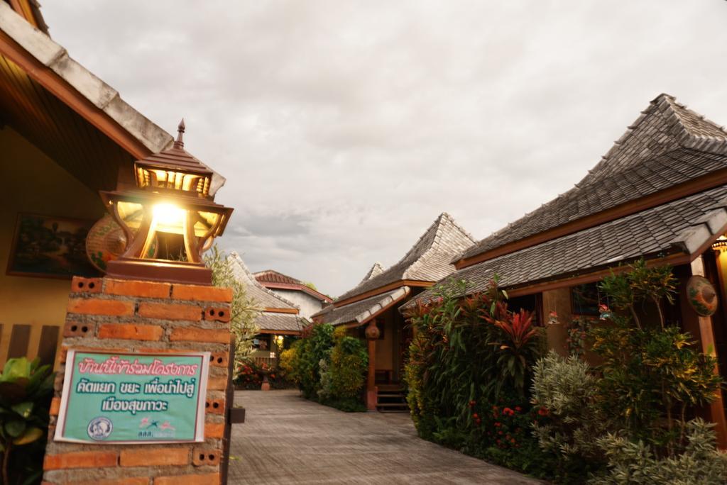Huen Kham Kong Guesthouse Mae Sariang Exterior photo