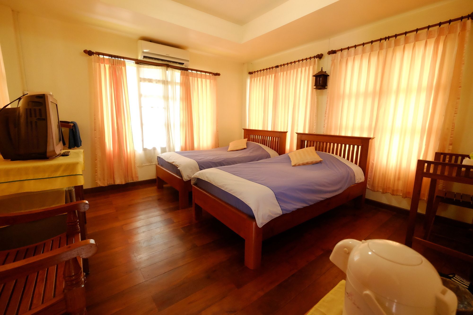 Huen Kham Kong Guesthouse Mae Sariang Exterior photo
