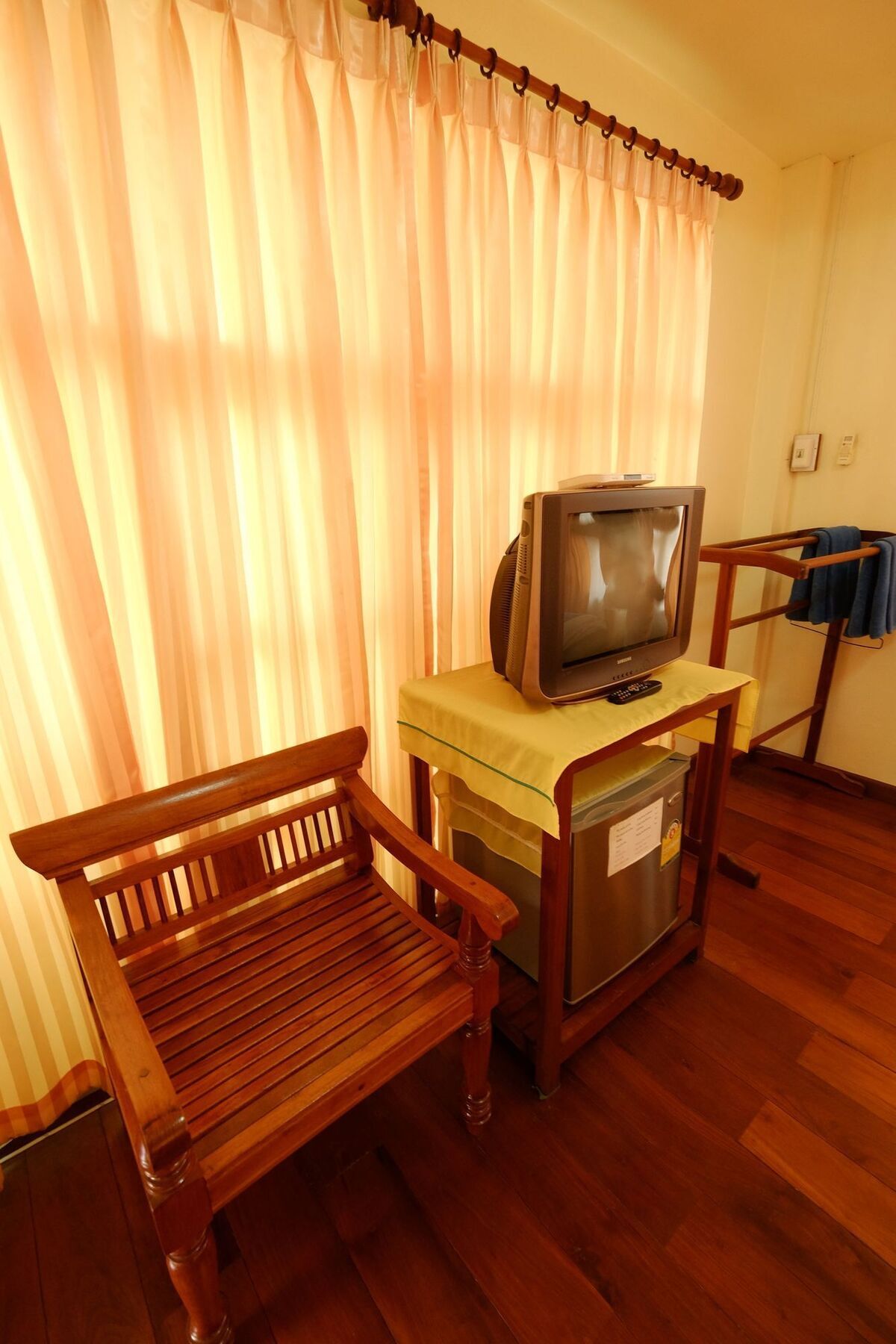 Huen Kham Kong Guesthouse Mae Sariang Exterior photo